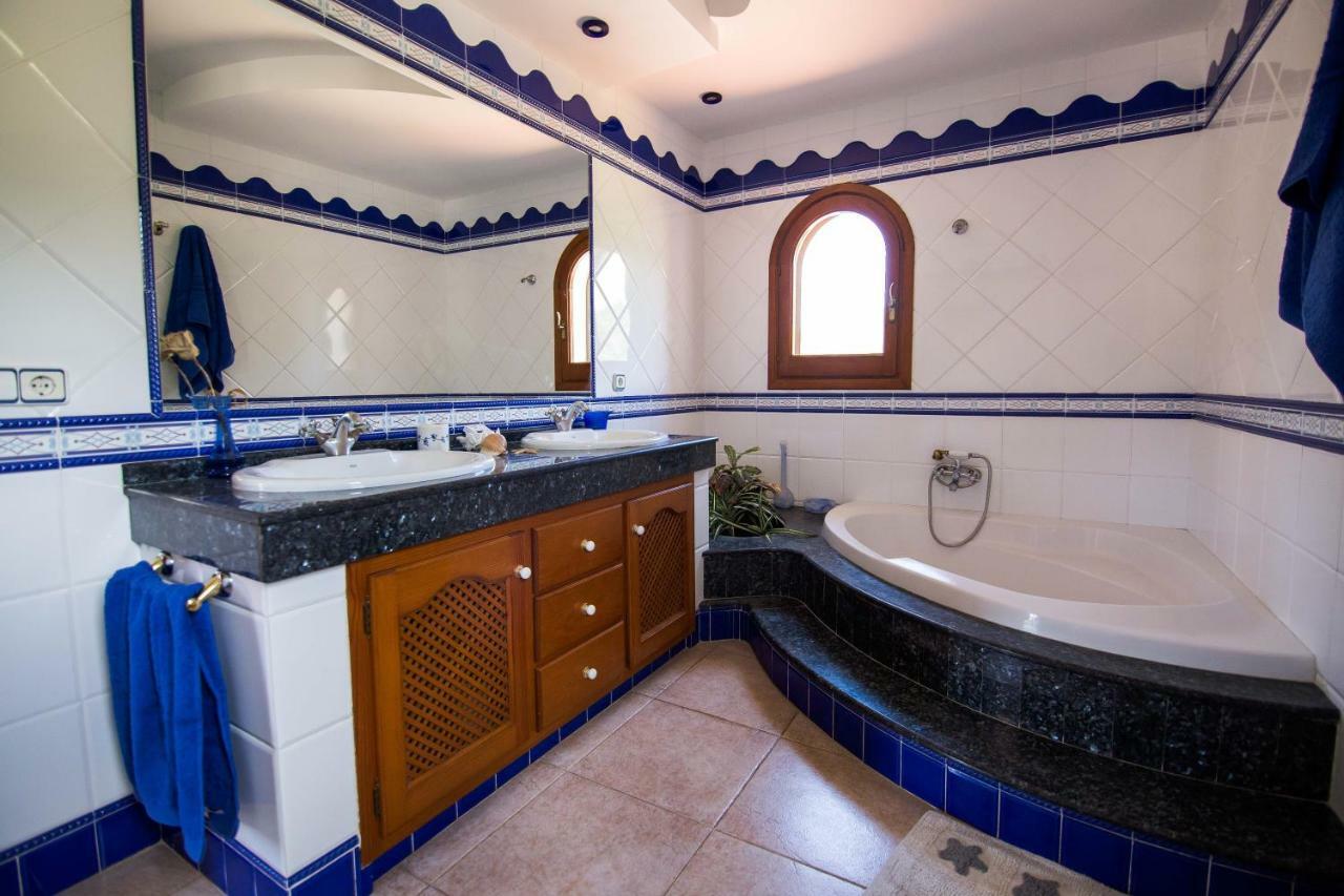 Villa Ca Na Vinya Cala Tarida  Exterior foto